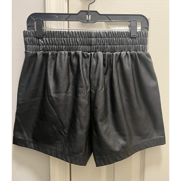 CI Sono Vegan Leather Woman’s Pull On Shorts W/ Pockets Size M Spring Wear NWOT - Picture 1 of 5